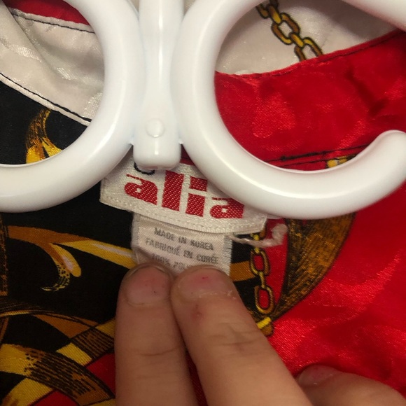 Alia Abstract Button-Up Blouse Medium - Picture 7 of 9